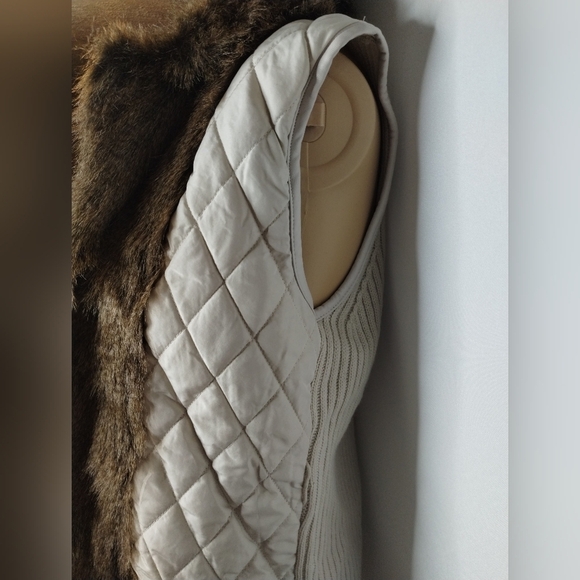 Xoxo women's knitted quilted size medium vest with faux fur - Picture 3 of 9